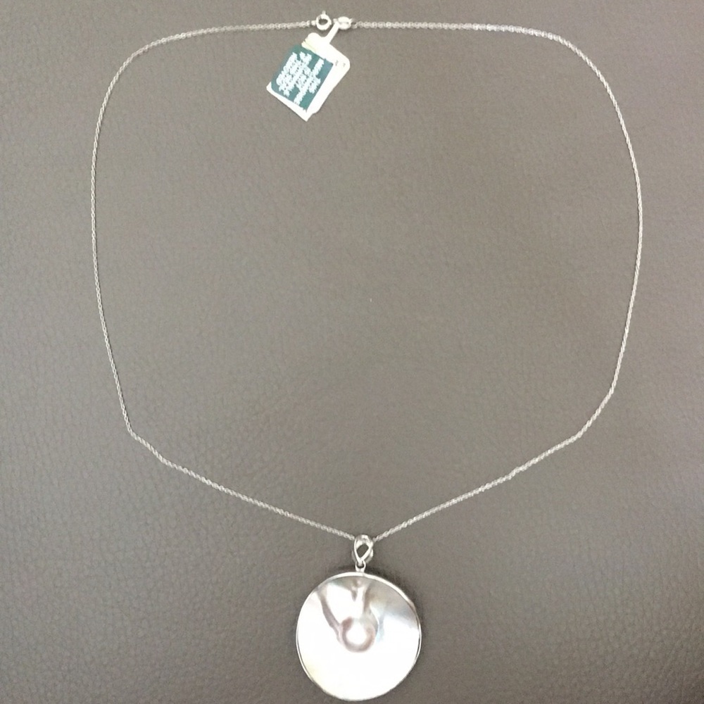 Lovely Pearl Pendant with Sterling Silver Chain - Picture 1 of 5